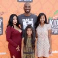 Kobe Bryant avec sa femme Vanessa et leurs filles Natalia et Gianna lors des Nickelodeon Kids' Choice Sports Awards organisés le 14 juillet 2016.