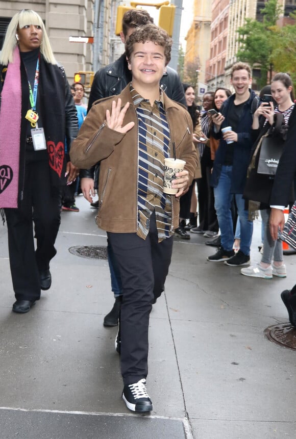 Gaten Matarazzo arrive au bâtiment AOL à New York, le 31 octobre 2019.
