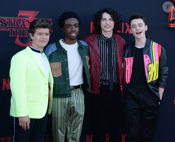 Gaten Matarazzo, Caleb McLaughlin, Millie Bobby Brown, Sadie Sink, Finn Wolfhard, Noah Schnapp à la première de la série Netflix "Stranger Things - Saison 3" à Los Angeles, le 28 juin 2019.