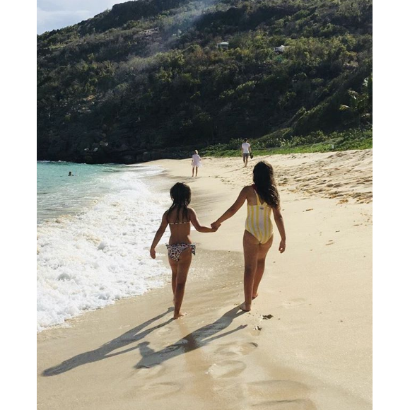 Marc-Olivier Fogiel et ses filles, Mila et Lily à Saint-Barth, le 31 juillet 2019.