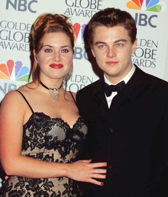 Leonardo DiCaprio et Kate Winslet au Golden Globe Awards le 17 janvier 1998 à Los Angeles.