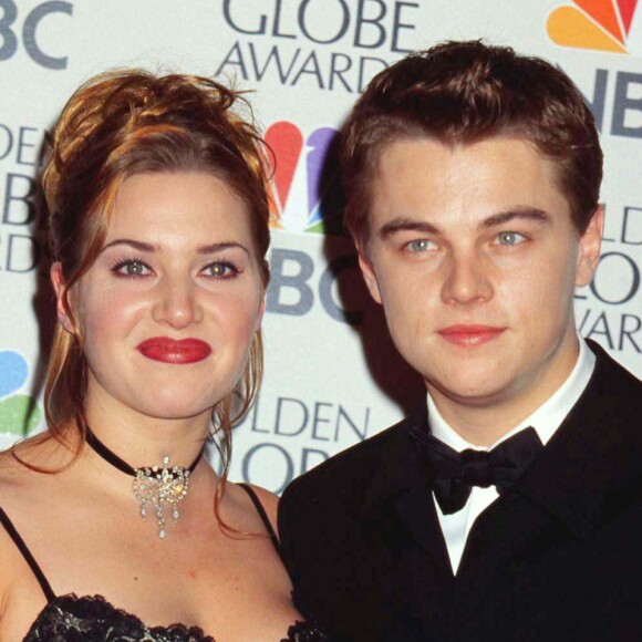 Leonardo DiCaprio et Kate Winslet au Golden Globe Awards le 17 janvier 1998 à Los Angeles.