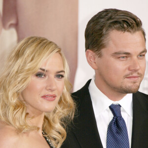 Leonardo DiCaprio et Kate Winslet à la première du film "Revolutionary Road" au Mann Village Theatre de Westwood le 15 décembre 2008.