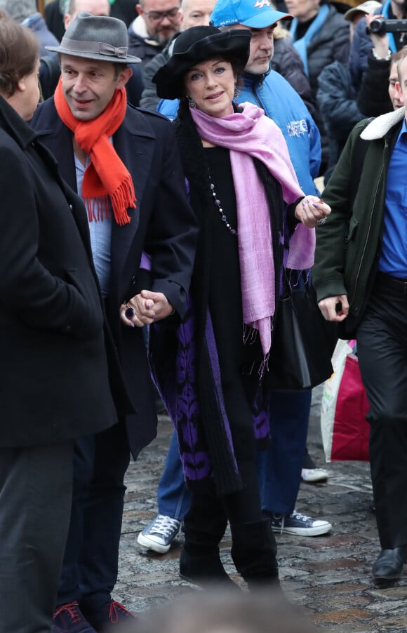 Guest et Annie Duperey - Arrivées aux obsèques de Michou en l'église Saint-Jean de Montmartre à Paris. Le 31 janvier 2020