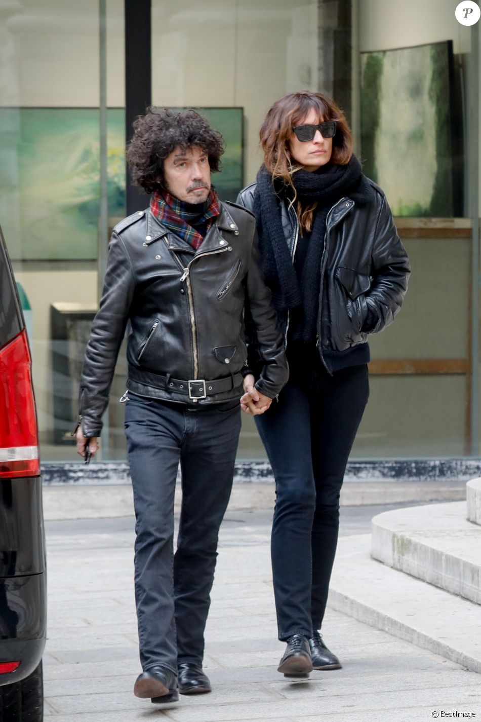 Exclusif Yarol Poupaud Et Sa Compagne Caroline De Maigret Assistent Aux Obsèques De Dominique 3976