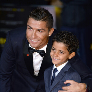 Cristiano Ronaldo et son fils Cristiano Ronaldo Junior à Londres, le 9 novembre 2015.