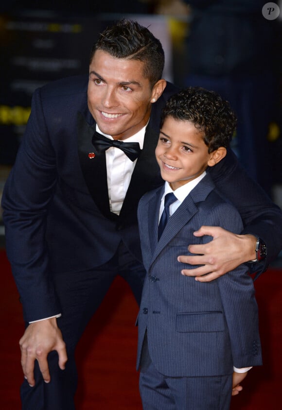 Cristiano Ronaldo et son fils Cristiano Ronaldo Junior à Londres, le 9 novembre 2015.