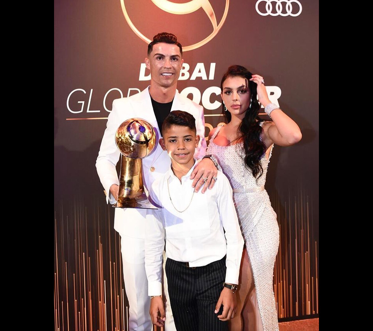 Photo : Cristiano Ronaldo avec son fils Cristiano Junior et sa compagne,  Georgina Rodriguez à la cérémonie des Globe Soccer Awards, le 29 décembre  2019. - Purepeople