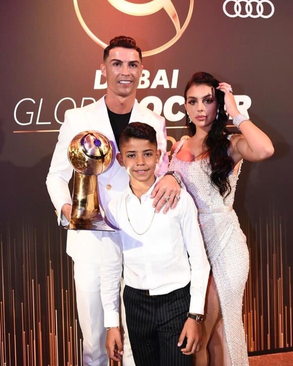Cristiano Ronaldo avec son fils Cristiano Junior et sa compagne, Georgina Rodriguez à la cérémonie des "Globe Soccer Awards", le 29 décembre 2019.