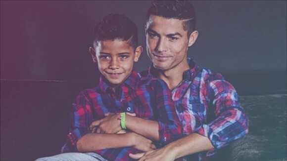 Cristiano Ronaldo et son fils sont inséparables et ils se ressemblent à tout point de vue.