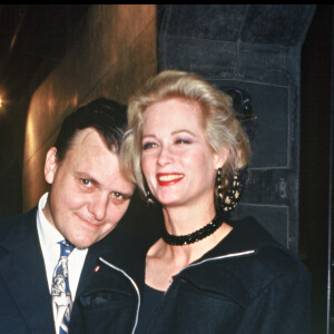 Jean-Charles de Castelbajac et son épouse Catherine (Kate) lors d'une soirée pour la lutte contre le Sida, à Paris, le 2 décembre 1992.