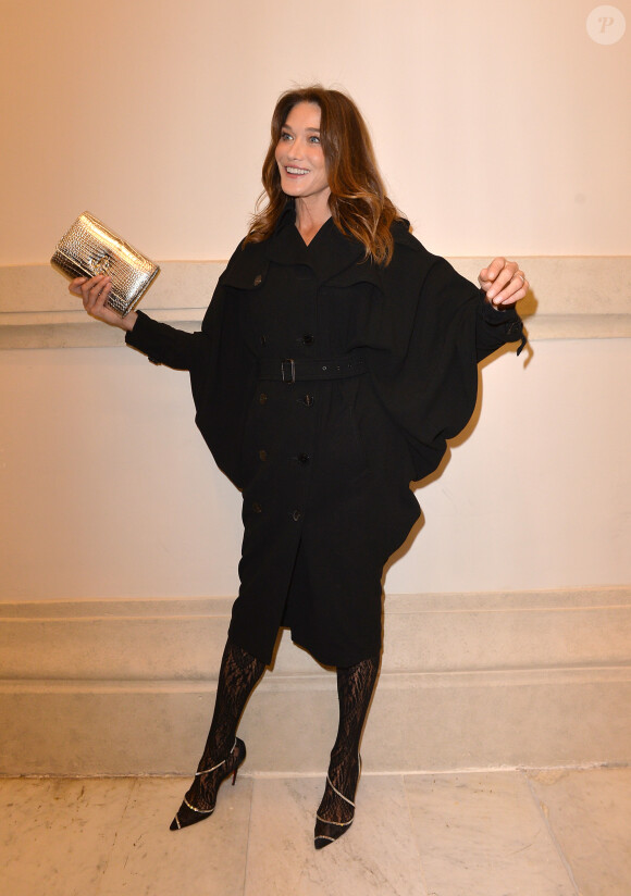 Carla Bruni-Sarkozy lors du photocall du dernier défilé de mode Haute-Couture printemps-été 2020 "Jean-Paul Gaultier" au théâtre du Châtelet à Paris, France, le 22 janvier 2020. © Veeren-Clovis/Bestimage