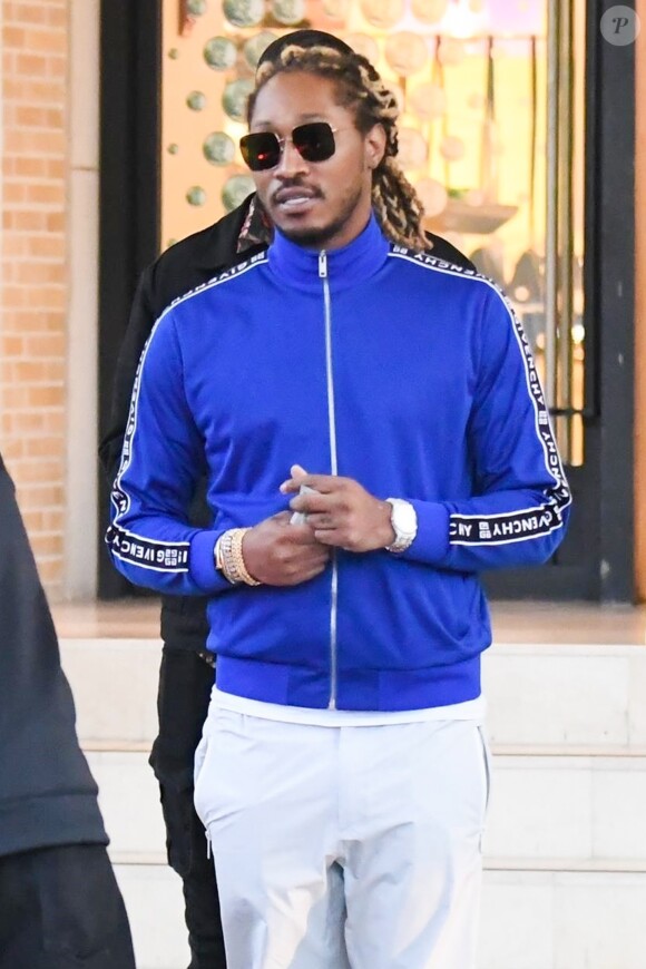 Exclusif - Le rappeur Future sort du magasin Barney's à Beverly Hills le 29 novembre 2018.