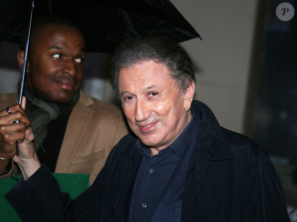 Exclusif - Michel Drucker - Arrivées à la soirée "La nuit de la déprime" aux Folies Bergère à Paris. Le 3 février 2020 © Panoramic / Bestimage 03/02/2020 - Paris