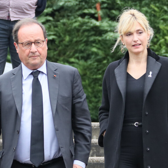 François Hollande et sa compagne Julie Gayet se sont rendus au musée du président Jacques Chirac de Sarran en Corrèze le 5 octobre 2019. © Patrick Bernard/Bestimage