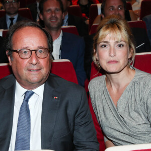 François Hollande et sa compagne Julie Gayet lors de la 12ème édition du festival du Film Francophone d'Angoulême, France, le 20 août 2019. © Coadic Guirec/Bestimage