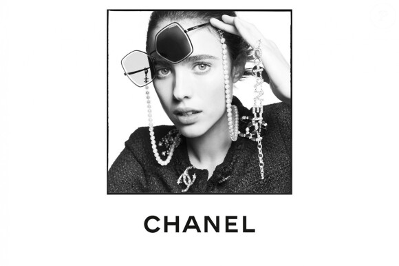 L'actrice Margaret Qualley (la fille d'Andie Macdowell) figure sur la nouvelle campagne "eyewear" de Chanel, saison printemps-été 2020.