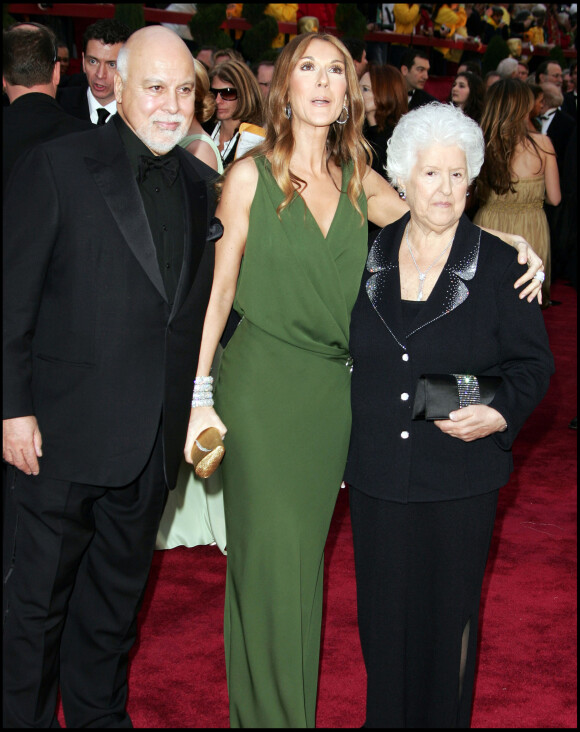 René Angelil, Céline Dion et sa mère Thérèse aux Oscars le 25 février 2007 à Los Angeles.