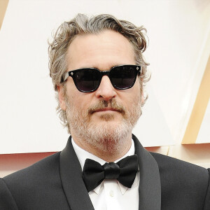 Joaquin Phoenix lors du photocall des arrivées de la 92ème cérémonie des Oscars 2019 au Hollywood and Highland à Los Angeles, Californie, Etats-Unis, le 9 février 2020.