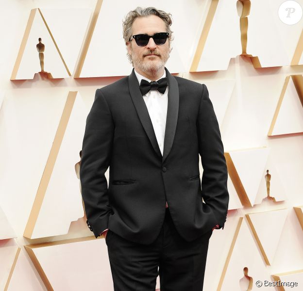 Joaquin Phoenix lors du photocall des arrivées de la 92ème cérémonie des Oscars 2019 au Hollywood and Highland à Los Angeles, Californie, Etats-Unis, le 9 février 2020.