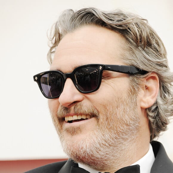 Joaquin Phoenix lors du photocall des arrivées de la 92ème cérémonie des Oscars 2019 au Hollywood and Highland à Los Angeles, Californie, Etats-Unis, le 9 février 2020.