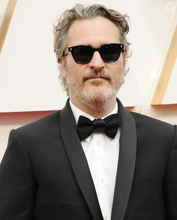 Joaquin Phoenix lors du photocall des arrivées de la 92ème cérémonie des Oscars 2019 au Hollywood and Highland à Los Angeles, Californie, Etats-Unis, le 9 février 2020.