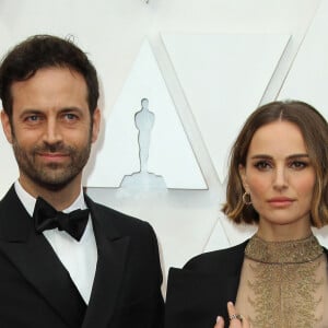 Natalie Portman et son mari Benjamin Millepied lors du photocall des arrivées de la 92ème cérémonie des Oscars 2020 au Hollywood and Highland à Los Angeles, Californie, Etats-Unis, le 9 février 2020.