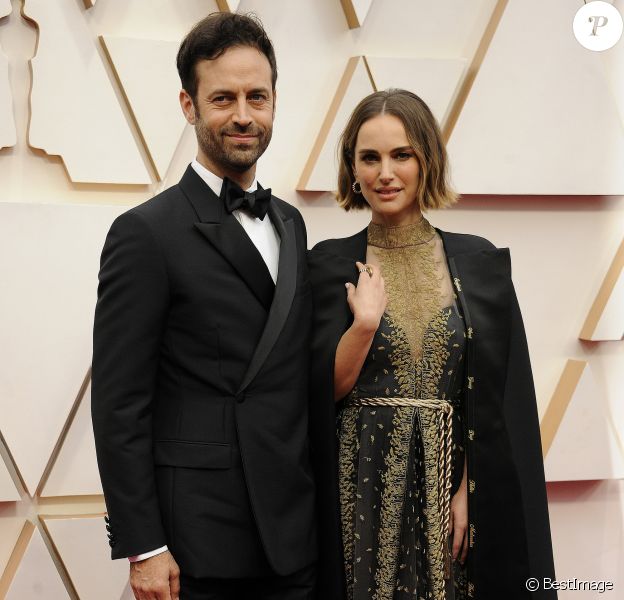 Natalie Portman et son mari Benjamin Millepied lors du photocall des arrivées de la 92ème cérémonie des Oscars 2020 au Hollywood and Highland à Los Angeles, Californie, Etats-Unis, le 9 février 2020.