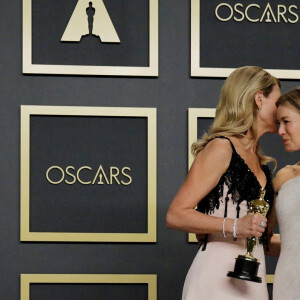 Renée Zellweger et Laura Dern - "Meilleure actrice" et "Meilleure actrice dans un second rôle", 92e cérémonie des Oscars au Dolby Theater d'Hollywood. Le 9 février 2020. @EFE / Armando Arorizo