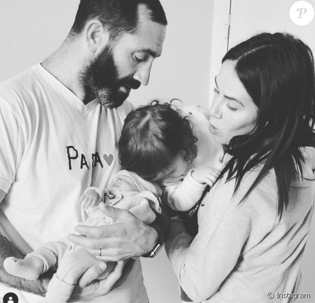 Rimy (1 an) et Zélie (née le 1er décembre 2019), les enfants de Tiffany et Justin de "Mariés au premier regard". Photo prise en 2020.