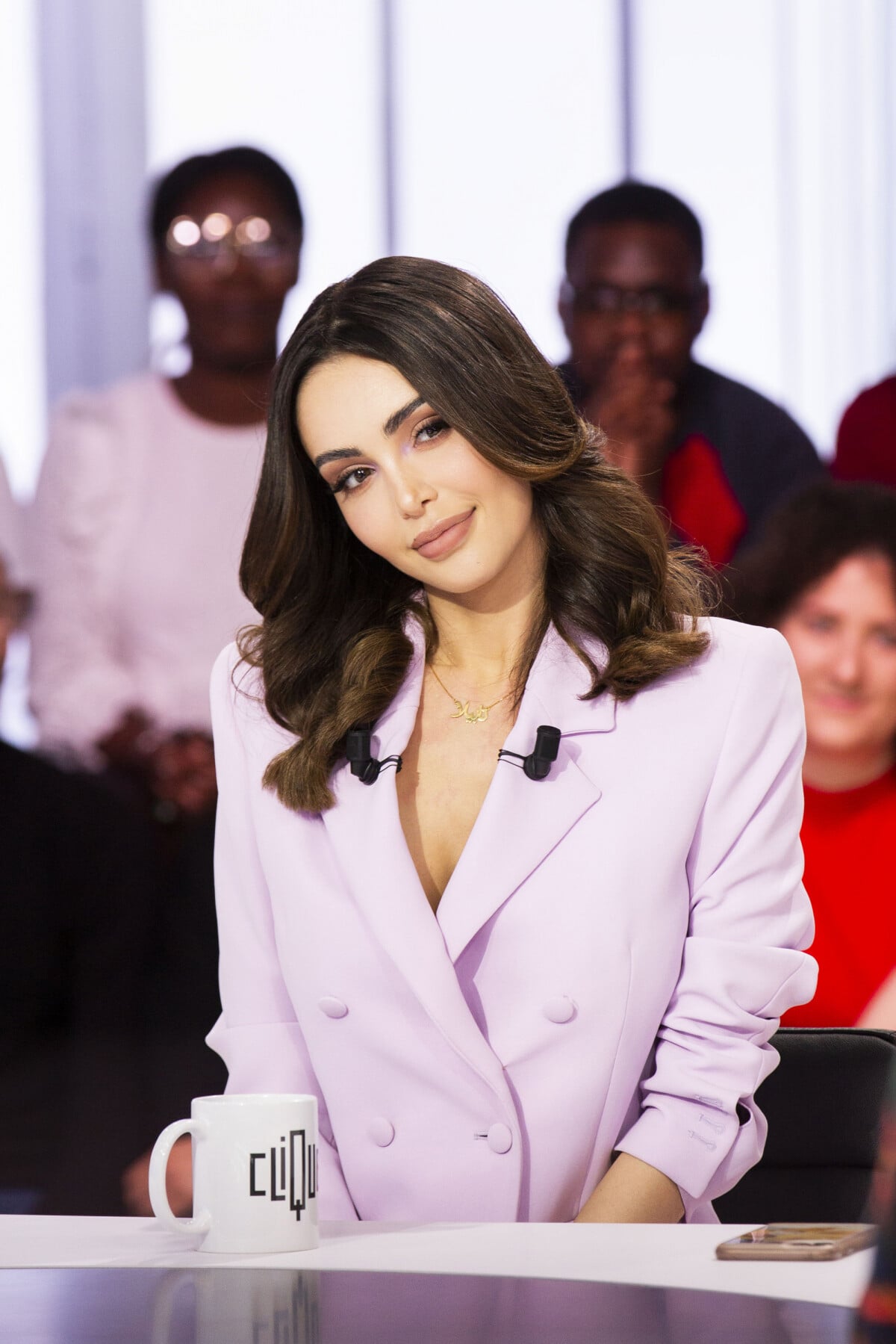 Photo Exclusif Nabilla Benattia Vergara Enregistrement de l