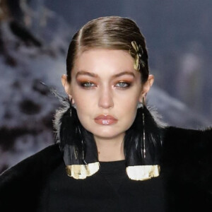 Gigi Hadid participe au défilé Tom Ford, collection automne-hiver 2020-2021, aux Milk Studios. Hollywood, Los Angeles, le 7 février 2020.