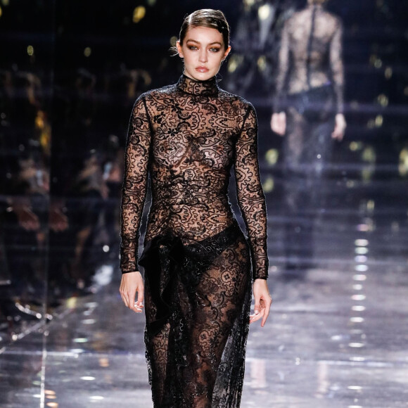 Gigi Hadid participe au défilé Tom Ford, collection automne-hiver 2020-2021, aux Milk Studios. Hollywood, Los Angeles, le 7 février 2020.