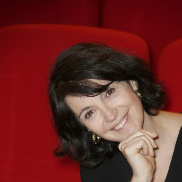 Zabou Breitman pose lors du 22ème Festival des créations Télévisuelles de Luchon le 5 Février 2020. © Christophe Aubert/Bestimage