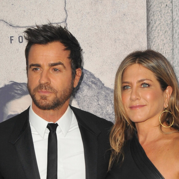 Justin Theroux et sa compagne Jennifer Aniston à la première de "Leftovers - Saison 3" à Los Angeles, le 5 avril 2017.