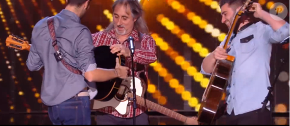 La Familia : Manu, Adrien et Raphaël - Extrait de l'émission de "The Voice" diffusée samedi 15 février 2020, TF1
