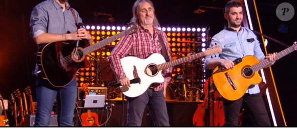 La Familia : Manu, Adrien et Raphaël - Extrait de l'émission de "The Voice" diffusée samedi 15 février 2020, TF1