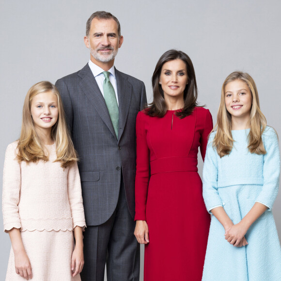 La princesse Leonor, le roi Felipe VI, la reine Letizia, l'infante Sofia - Photos officielles des membres de la famille royale d'Espagne à Madrid le 11 février 2020.