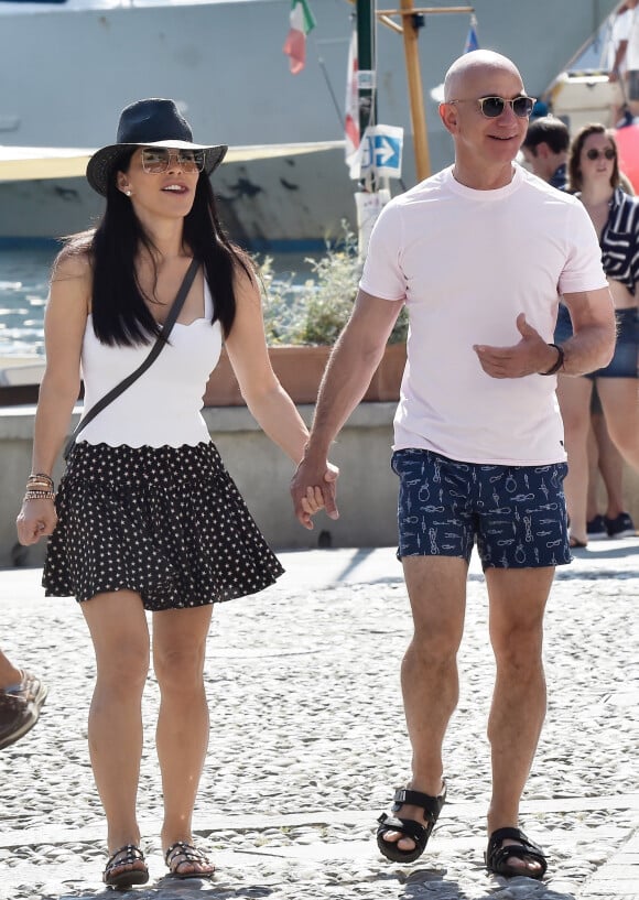 Exclusif - Jeff Bezos et sa compagne Lauren Sanchez en vacances à Portofino en Italie, le 10 août 2019.