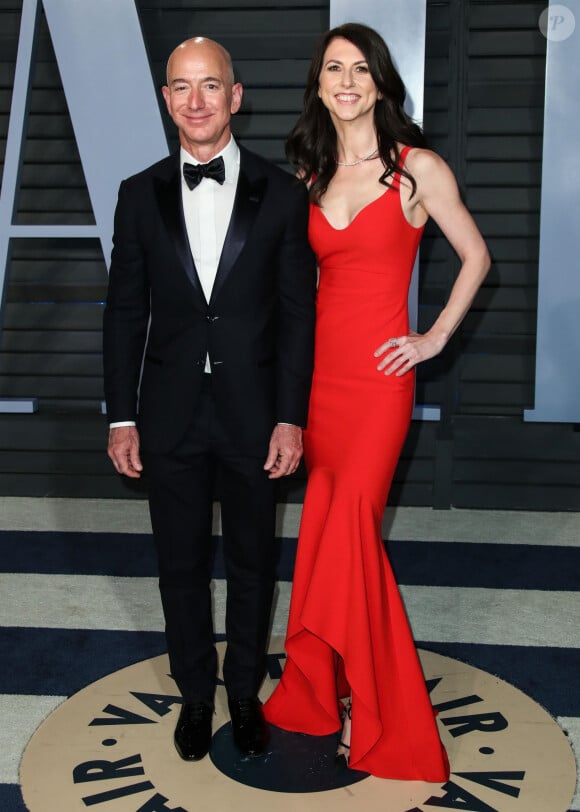 Jeff Bezos et sa femme MacKenzie Bezos à la soirée Vanity Fair Oscar au Wallis Annenberg Center à Beverly Hills, le 4 mars 2018