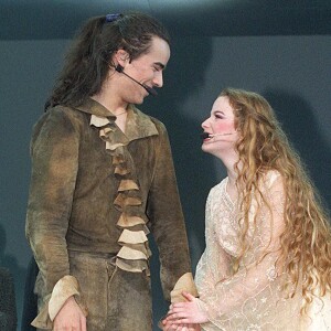 Damien Sargue et Cécilia Cara - Première de "Roméo et Juliette". Paris. Le 26 janvier 2001.