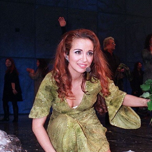 Hélène Ségara - Dernière du spectacle "Notre Dame de Paris". Le 27 janvier 1999.