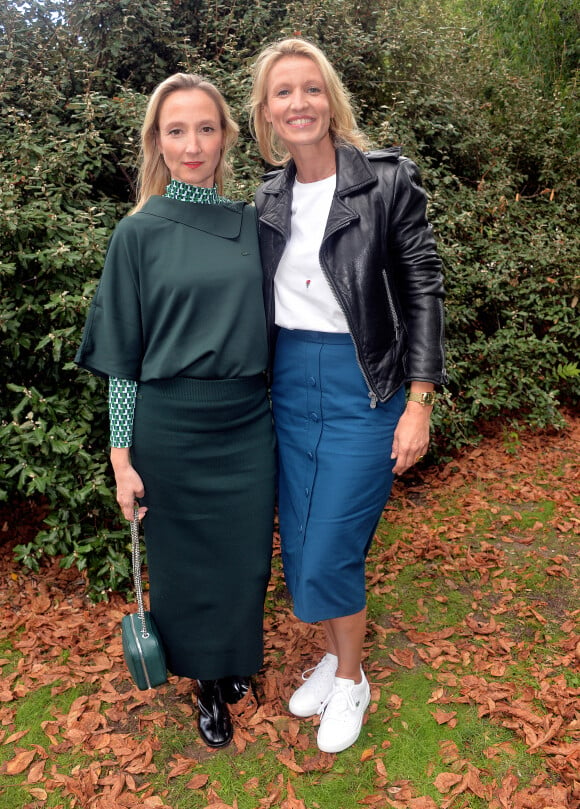 Audrey Lamy et sa soeur Alexandra Lamy - People au défilé Lacoste Collection Prêt-à-Porter Printemps/Eté 2020 lors de la Fashion Week de Paris, le 1er octobre 2019. © Veeren Ramsamy-Christophe Clovis/Bestimage