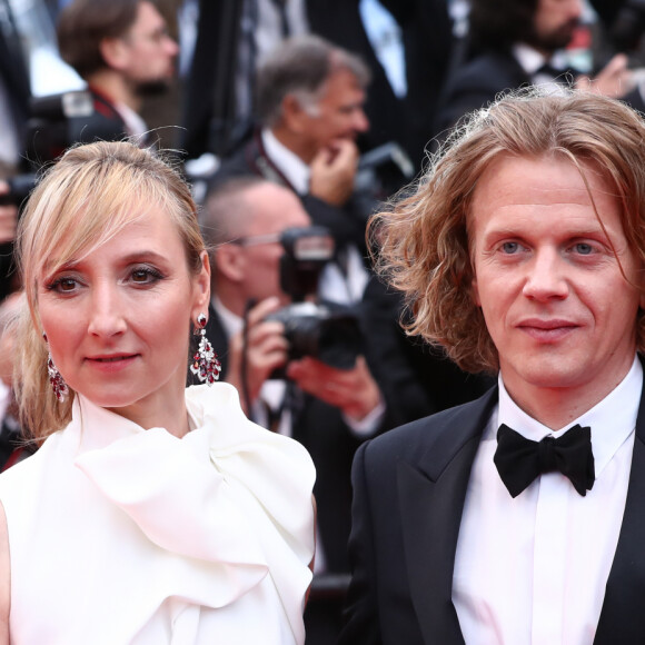 Audrey Lamy (robe Paule Ka, bijoux David Morris)et Alex Lutz - Montée des marches du film "The Dead Don't Die" lors de la cérémonie d'ouverture du 72ème Festival International du Film de Cannes. Le 14 mai 2019 © Jacovides-Moreau / Bestimage