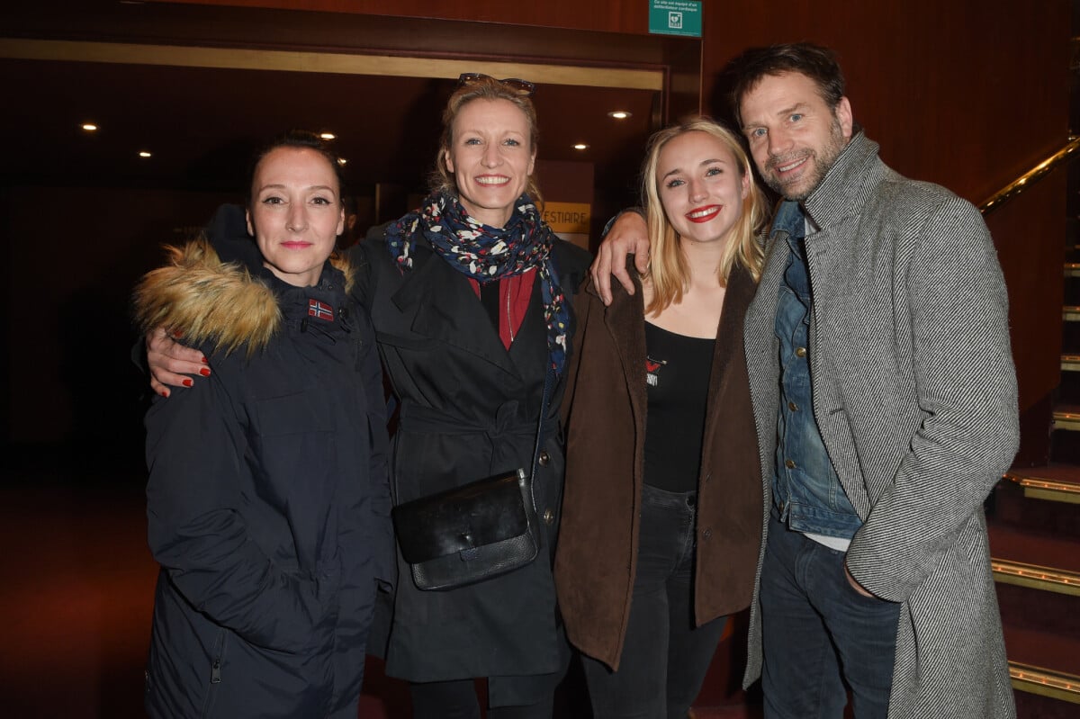 Photo : Audrey Lamy, Alexandra Lamy, Chloé Jouannet et son père Thomas  Jouannet - Représentation de la pièce 