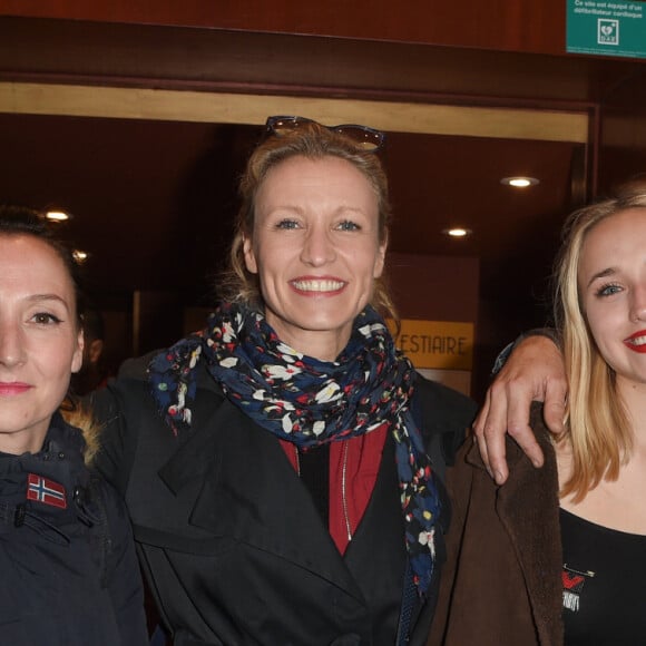 Audrey Lamy, Alexandra Lamy, Chloé Jouannet et son père Thomas Jouannet - Représentation de la pièce "Les Monologues du Vagin" au théâtre le Comédia à Paris le 12 mars 2018. © Guirec Coadic/Bestimage