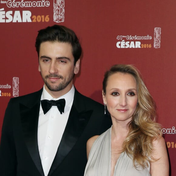 Audrey Lamy enceinte et son compagnon Thomas Sabatier - Photocall lors de la 41ème cérémonie des Cesar au théâtre du Châtelet à Paris, le 26 février 2016. © Borde-Jacovides/Bestimage