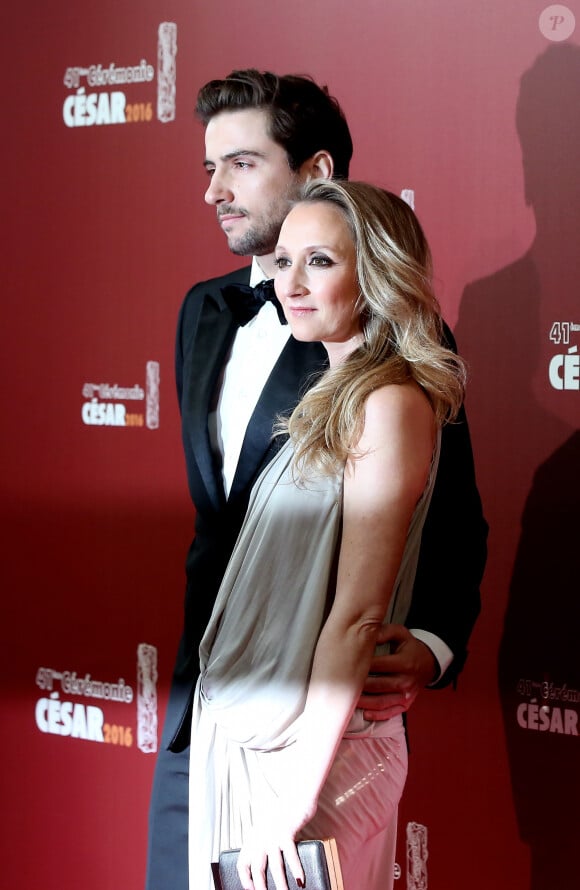Audrey Lamy enceinte et son compagnon Thomas Sabatier - Photocall lors de la 41ème cérémonie des Cesar au théâtre du Châtelet à Paris, le 26 février 2016. © Borde-Jacovides/Bestimage