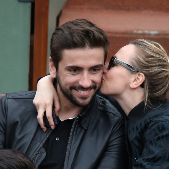 Audrey Lamy et son compagnon Thomas Sabatier aux Internationaux de France de tennis de Roland Garros à Paris le 1er juin 2014.