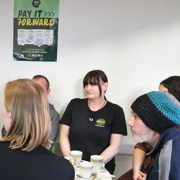 Kate Middleton, duchesse de Cambridge, lors d'une visite d'un café social pour rencontrer des habitants pour son enquête sur la petite enfance à Aberdeen, Écosse, Royaume Uni, le 12 février 2020.